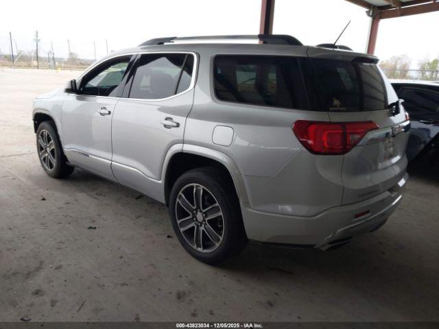 GMC Acadia Denali Image 17