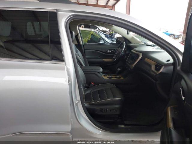 GMC Acadia Denali Image 5