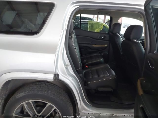 GMC Acadia Denali Image 12