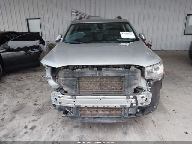 GMC Acadia Denali Image 11