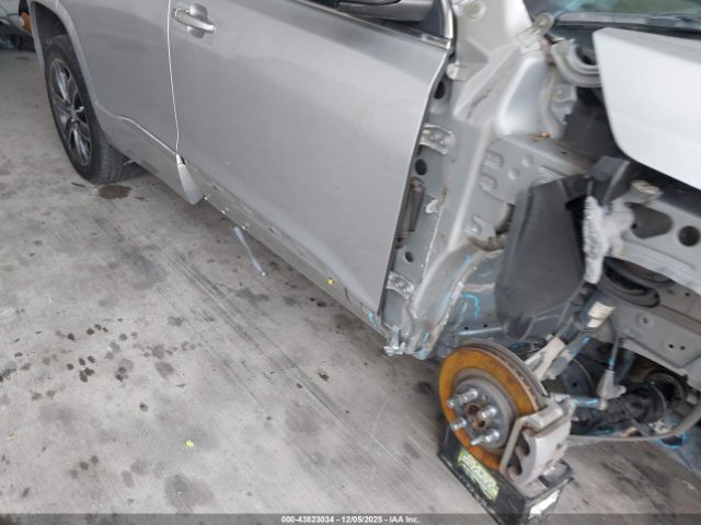 GMC Acadia Denali Image 15