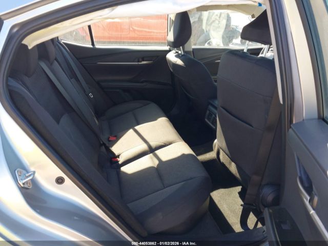 Toyota Camry Le Image 7