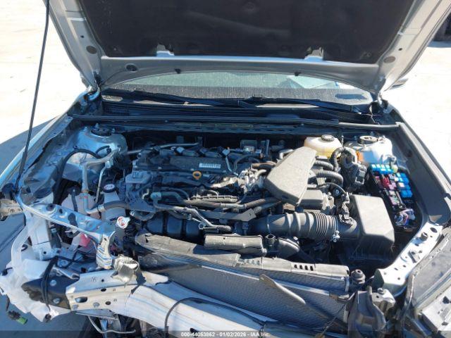 Toyota Camry Le Image 10