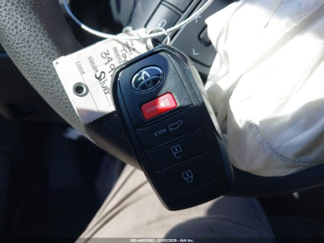 Toyota Camry Le Image 16