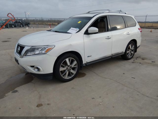 Nissan Pathfinder Platinum Image 3