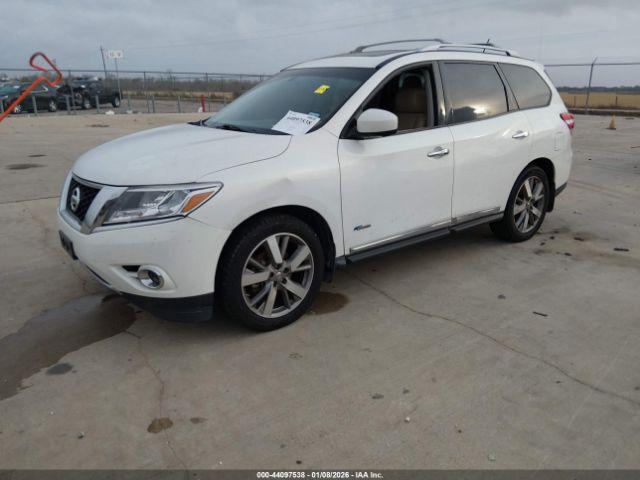 Nissan Pathfinder Platinum Image 3