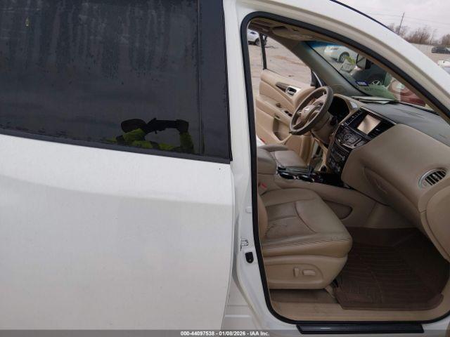 Nissan Pathfinder Platinum Image 2