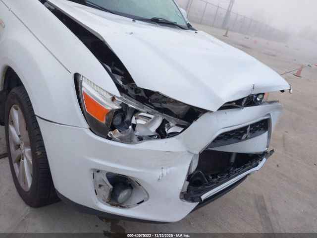 Mitsubishi Outlander Es Image 2