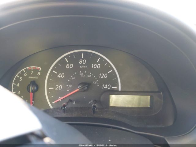 Nissan Versa 1.6 S+ Image 6