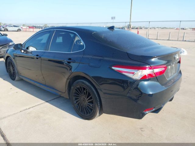 Toyota Camry Se Image 6