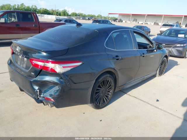 Toyota Camry Se Image 7