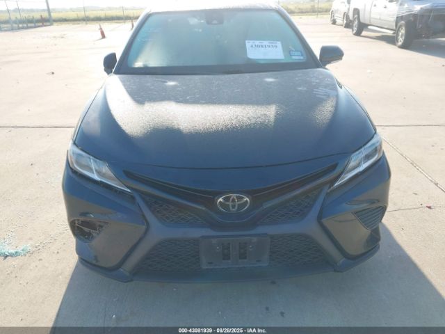 Toyota Camry Se Image 12