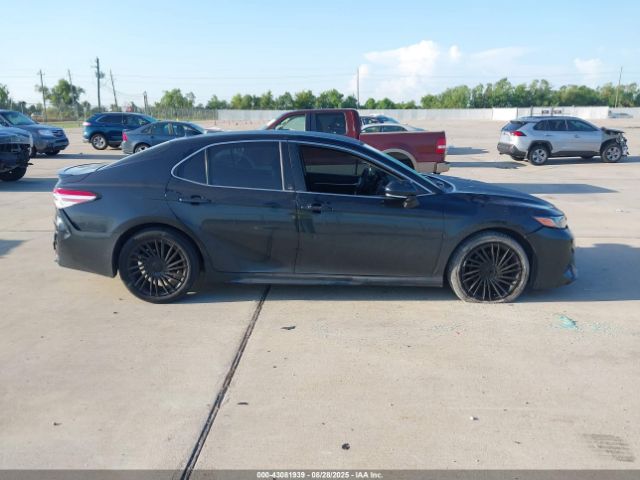 Toyota Camry Se Image 14