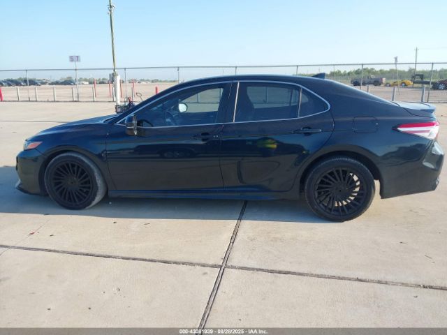 Toyota Camry Se Image 4