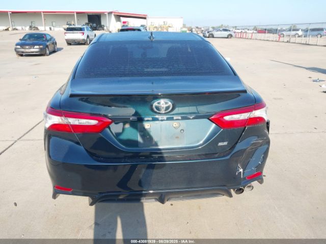 Toyota Camry Se Image 13