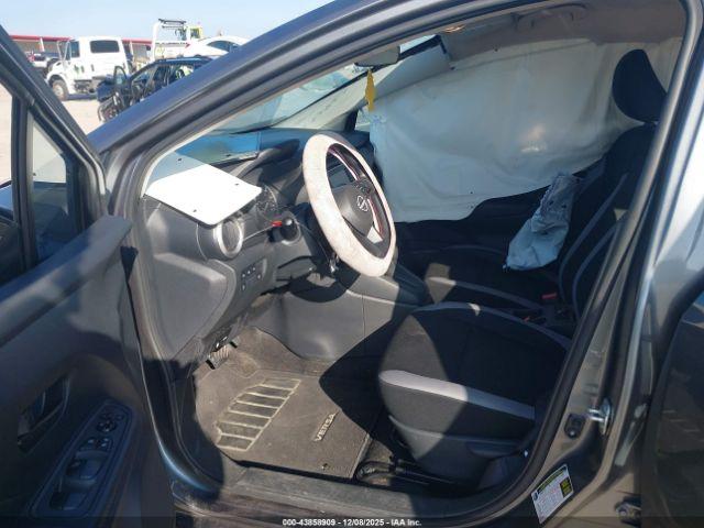 Nissan Versa 1.6 S Image 8