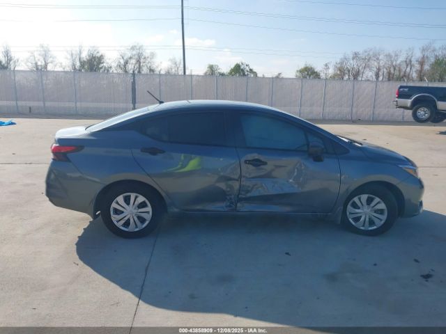 Nissan Versa 1.6 S Image 16