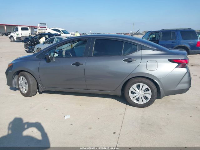 Nissan Versa 1.6 S Image 2