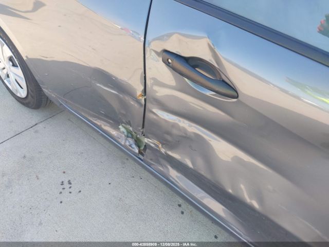 Nissan Versa 1.6 S Image 4