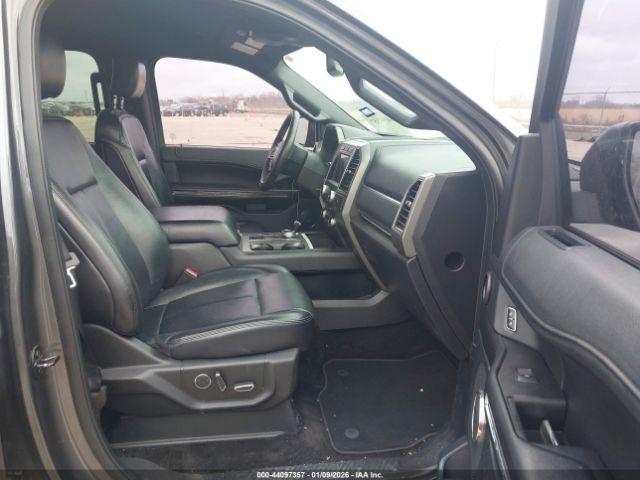 Ford Expedition Xlt Image 9