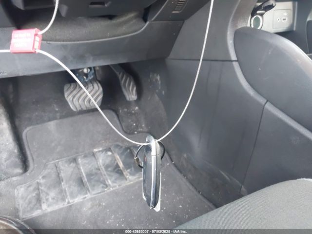 Nissan Versa 1.6 Sv Image 13