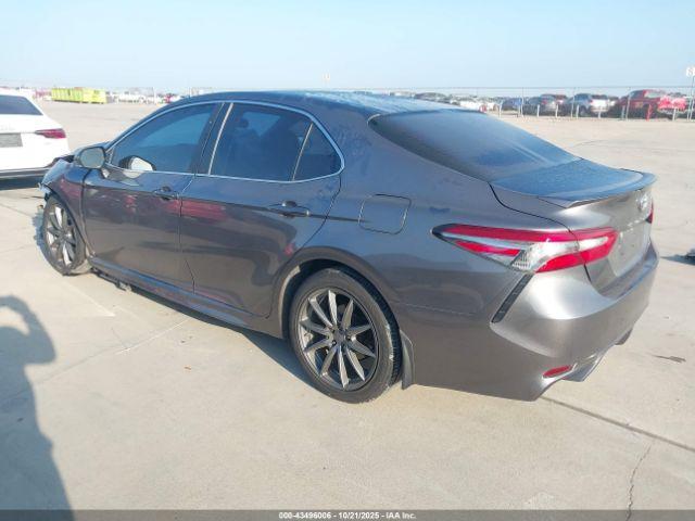 Toyota Camry Se Image 2