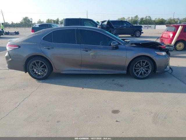 Toyota Camry Se Image 7