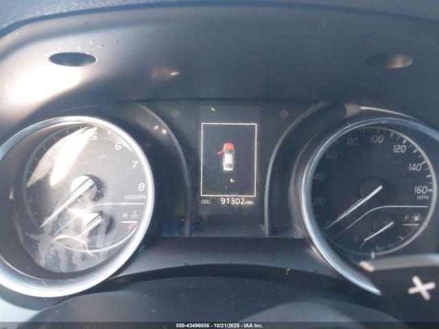 Toyota Camry Se Image 12