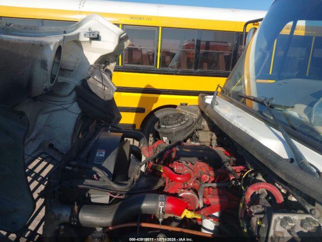 Freightliner M2 106 Image 9