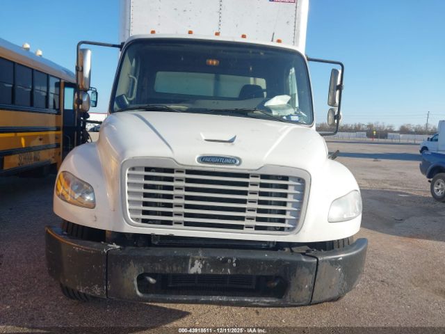Freightliner M2 106 Image 10