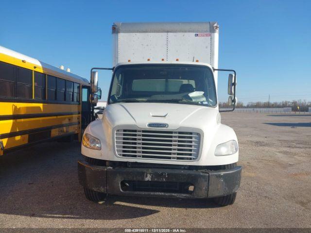 Freightliner M2 106 Image 11